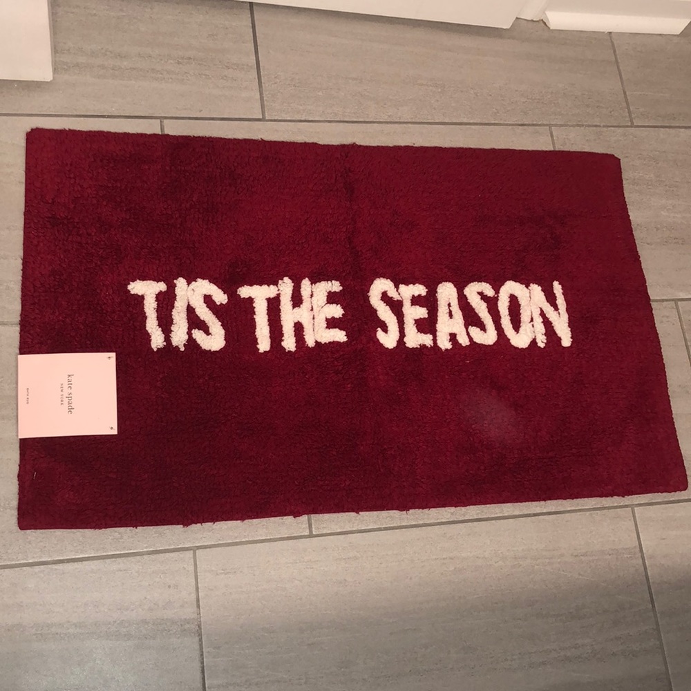 ONE LEFT 🎁Kate Spade ‘Tis The Season Red & White Bath Rug - Picture 2 of 3